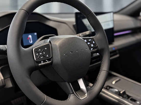 Lexus ES500e 5 of 9