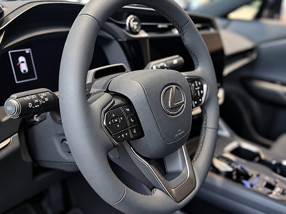 Lexus RZ500e 6 of 10