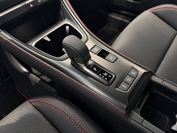 Lexus LBX 6 of 8