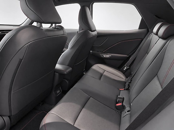 Lexus LBX 7 of 8