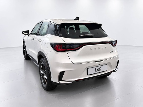 Lexus LBX 3 of 8
