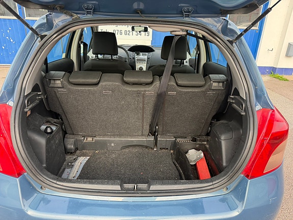 Toyota Yaris 2 of 7