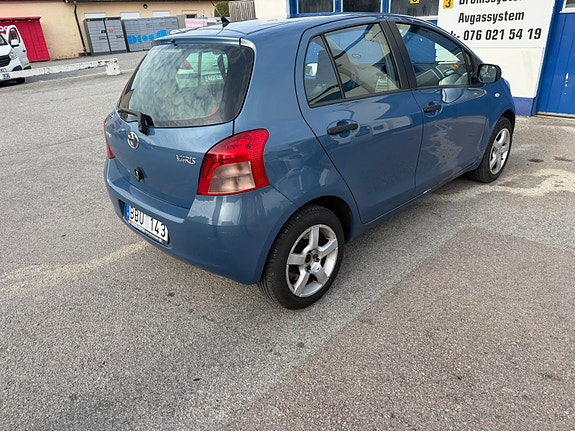 Toyota Yaris 6 of 7