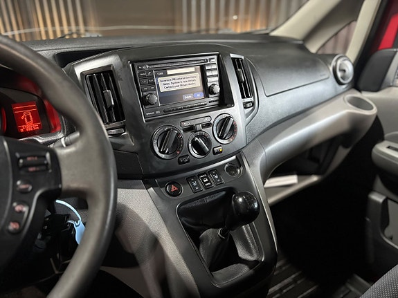 Nissan NV200 16 of 17