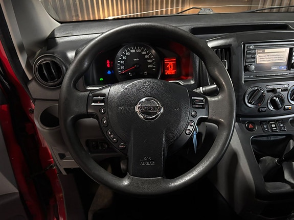 Nissan NV200 14 of 17