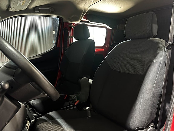 Nissan NV200 11 of 17