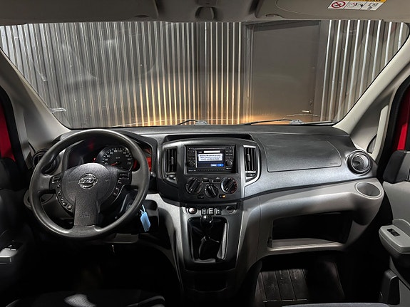 Nissan NV200 15 of 17