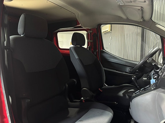 Nissan NV200 12 of 17