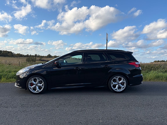 Ford Focus 2 of 17