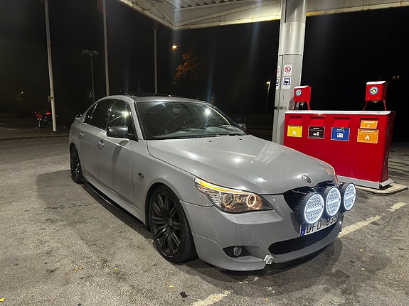 BMW 525d 2 of 6