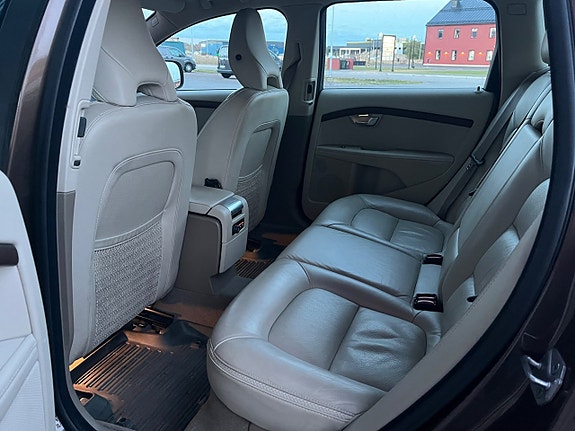 Volvo XC70 23 of 23