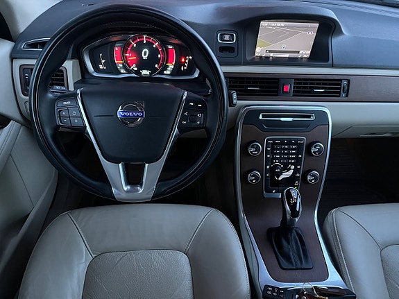 Volvo XC70 12 of 23