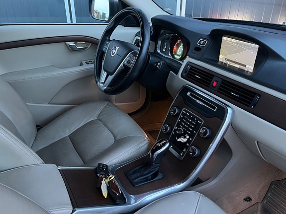 Volvo XC70 10 of 23