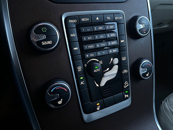 Volvo XC70 18 of 23