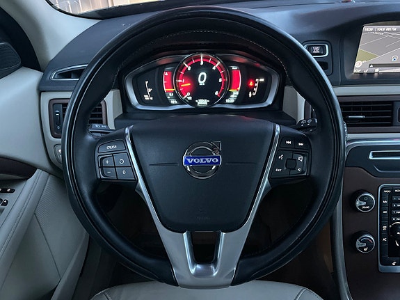 Volvo XC70 15 of 23