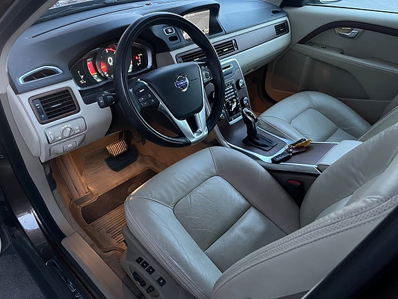 Volvo XC70 13 of 23