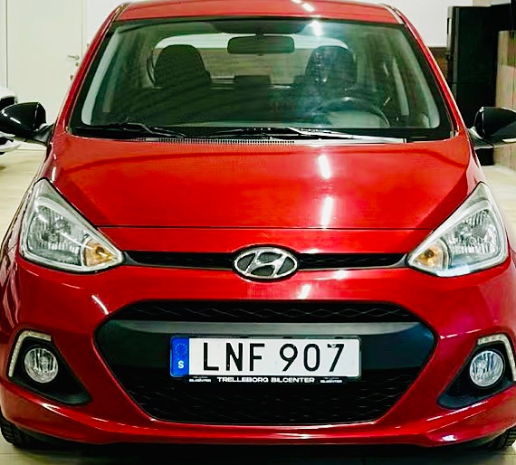 Hyundai i10 2 of 9