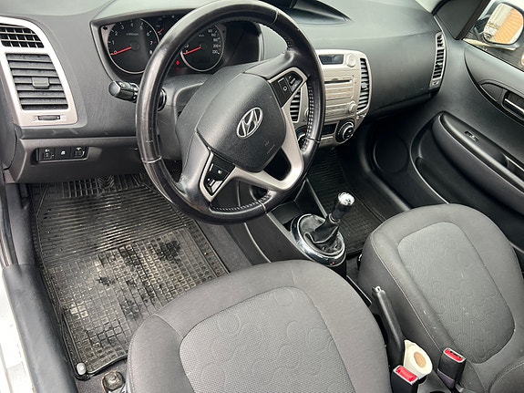 Hyundai i20 3 of 8