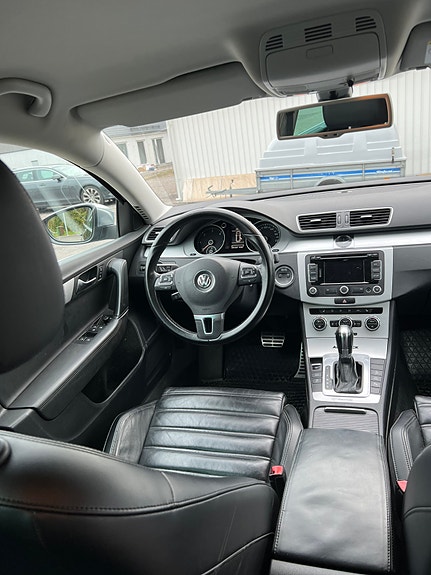 Volkswagen Passat Alltrack 3 of 3