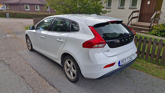 Volvo V40 2 of 6