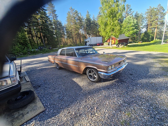Ford Galaxie 8 of 8