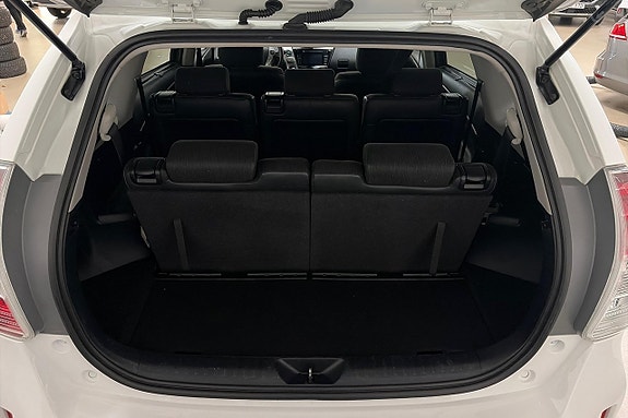 Toyota Prius+ 10 of 27