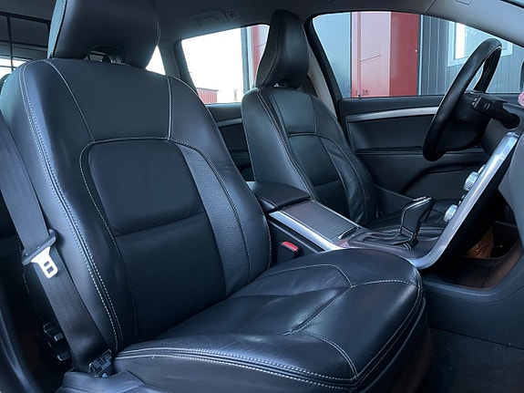 Volvo XC70 11 of 21