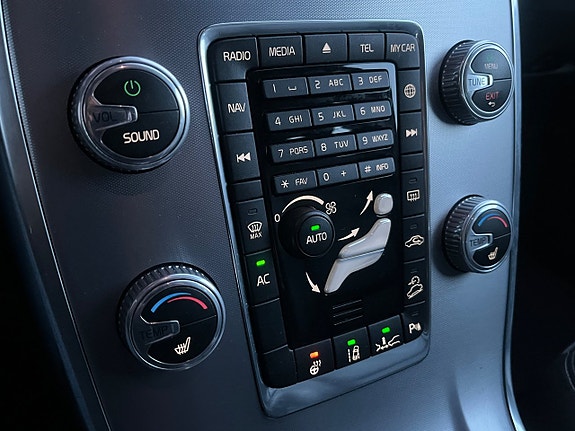 Volvo XC70 16 of 21