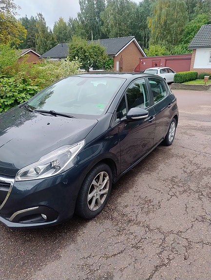 Peugeot 208 4 of 7