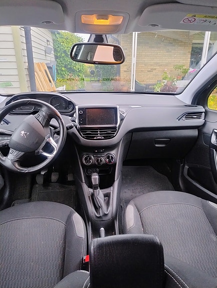 Peugeot 208 5 of 7