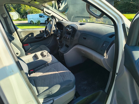 Hyundai H-1 12 of 12