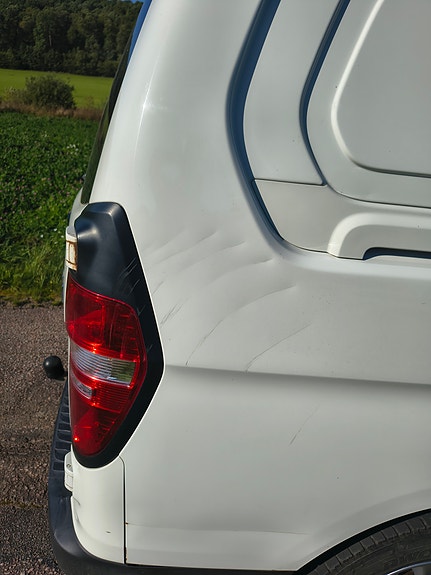 Hyundai H-1 6 of 12