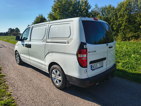 Hyundai H-1 3 of 12