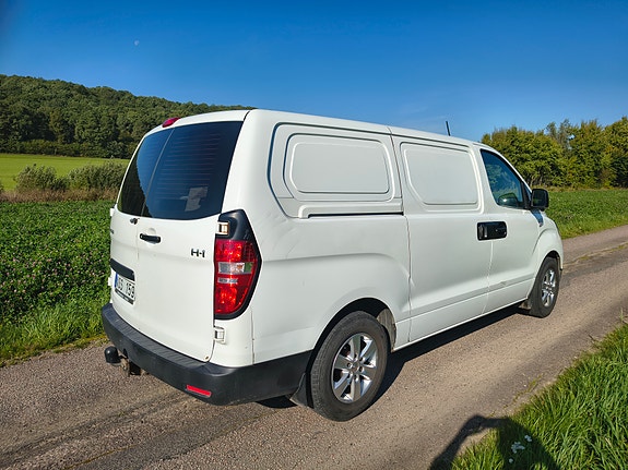 Hyundai H-1 4 of 12