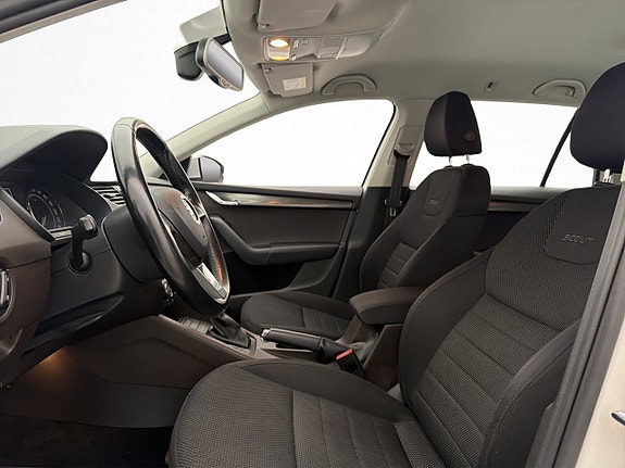 Skoda Octavia Scout 9 of 29