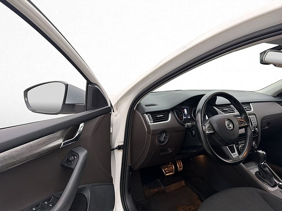 Skoda Octavia Scout 8 of 29