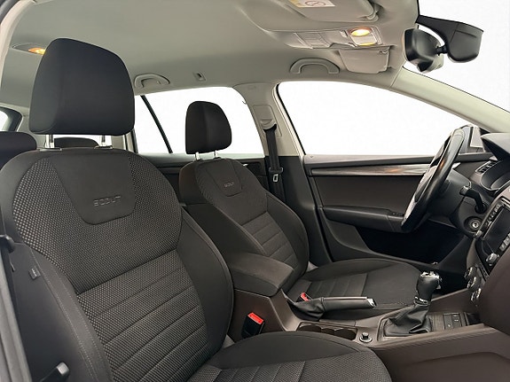 Skoda Octavia Scout 11 of 29