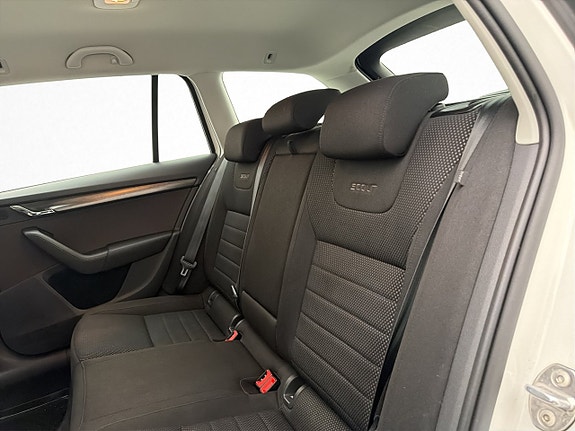Skoda Octavia Scout 13 of 29