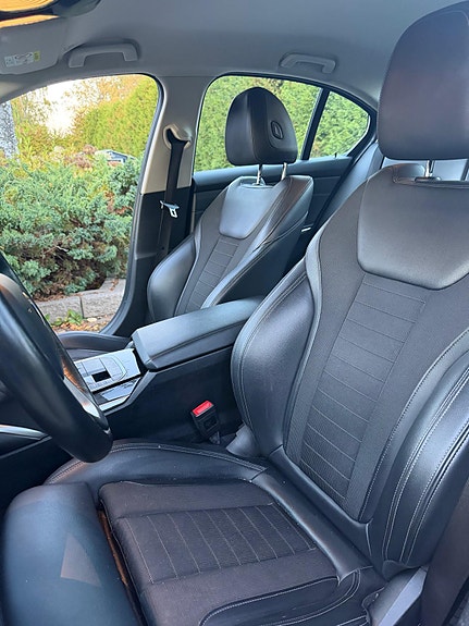 BMW 330e 5 of 7