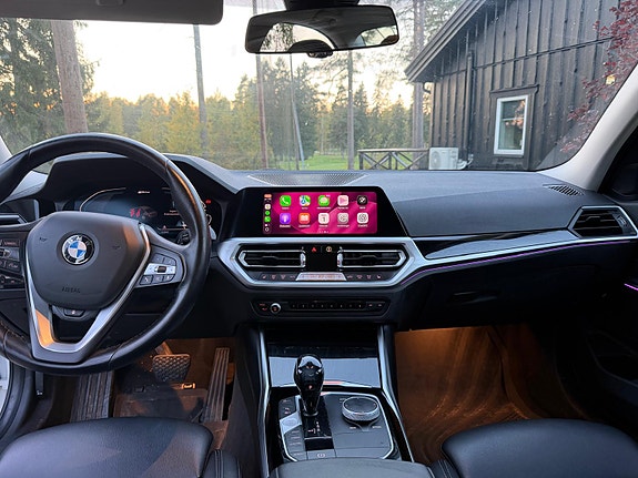 BMW 330e 4 of 7