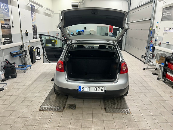 Volkswagen Golf V 4 of 8