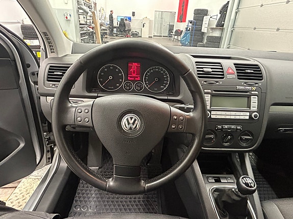 Volkswagen Golf V 7 of 8
