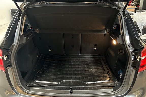 BMW 218d 10 of 24