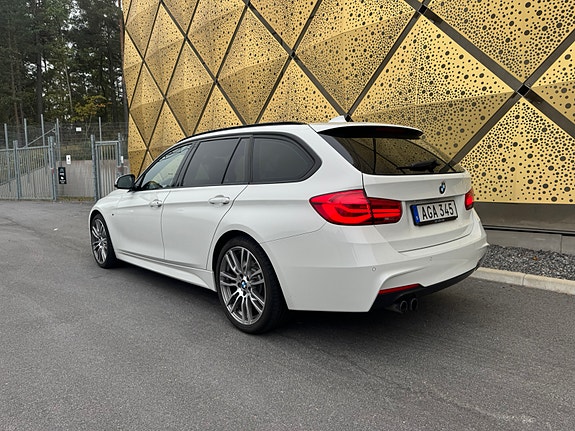 BMW 330i 3 of 9