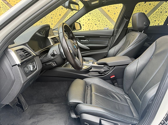BMW 330i 5 of 9