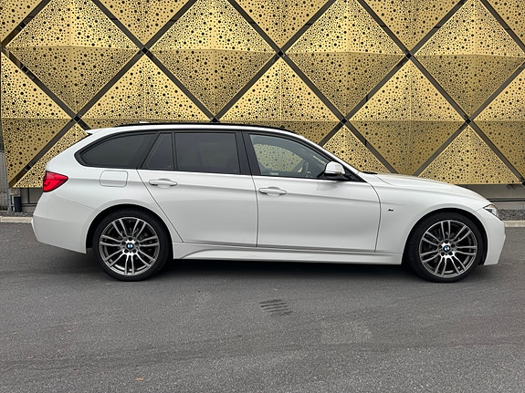 BMW 330i 4 of 9
