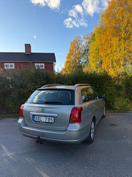 Toyota Avensis 8 of 15