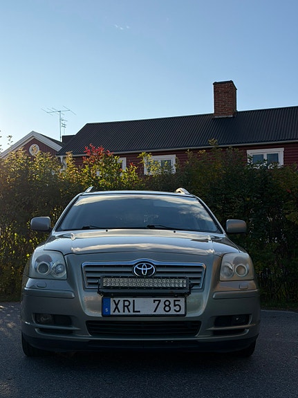 Toyota Avensis 5 of 15