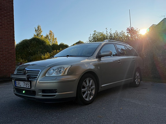 Toyota Avensis 6 of 15