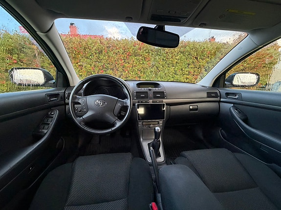 Toyota Avensis 4 of 15